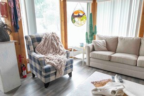 Smart TV, fireplace, video games - HOUSE OF JOY, A spacious home close to Pom de Terre Lake and Lake of the Ozarks (Preston)