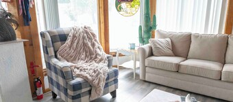 HOUSE OF JOY, A spacious home close to Pom de Terre Lake and Lake of the Ozarks