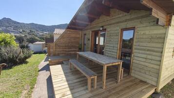 Chalet familiar, baño en la habitación | Terraza o patio