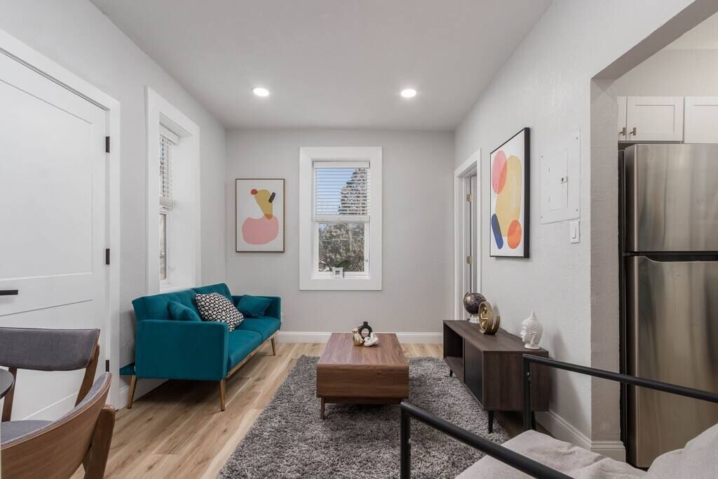 Stylish Clean 2 BR Conveniently Located