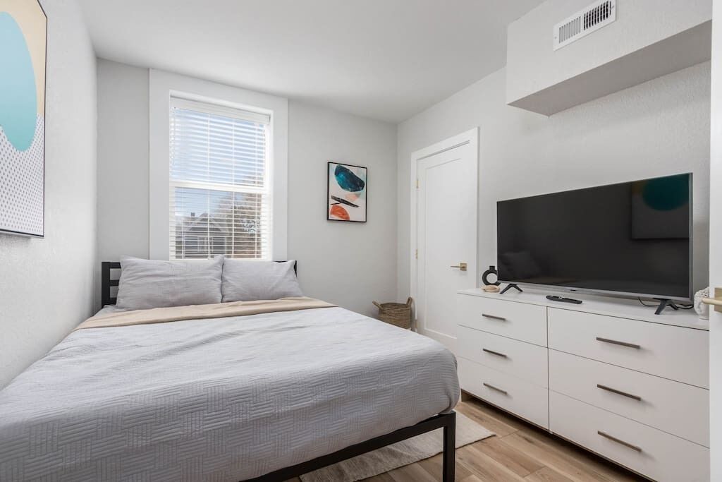 Stylish Clean 2 BR Conveniently Located