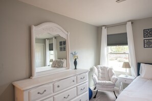 3 habitaciones, tabla de planchar con plancha, wifi y ropa de cama 