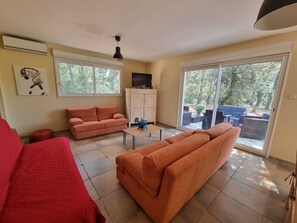 Living area - Le Gîte des Écureuils (Lunel-Viel)