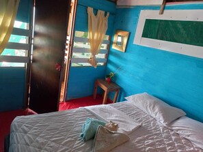 Basic Double Room | Bed sheets - Afronautica zulu hostel (Cartagena)