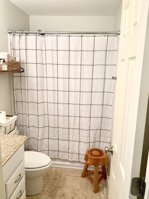 Hair dryer, towels, soap, shampoo - Walkable 2BR Sugar Mountain Boho Condo Retreat with Private Creekside Balcony (Sugar Mountain)