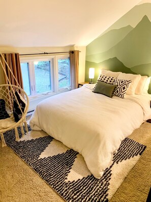 2 bedrooms, desk, iron/ironing board, travel cot - Walkable 2BR Sugar Mountain Boho Condo Retreat with Private Creekside Balcony (Sugar Mountain)