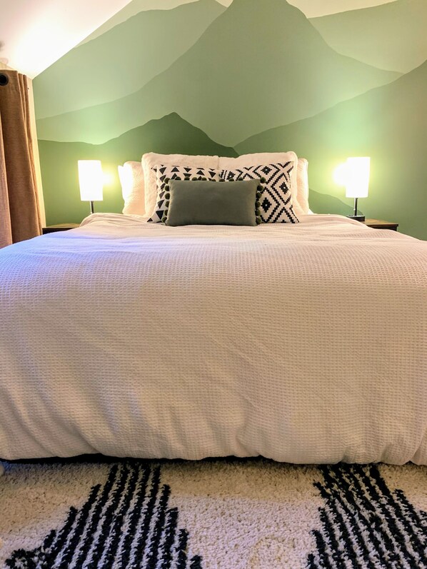 2 bedrooms, desk, iron/ironing board, travel cot