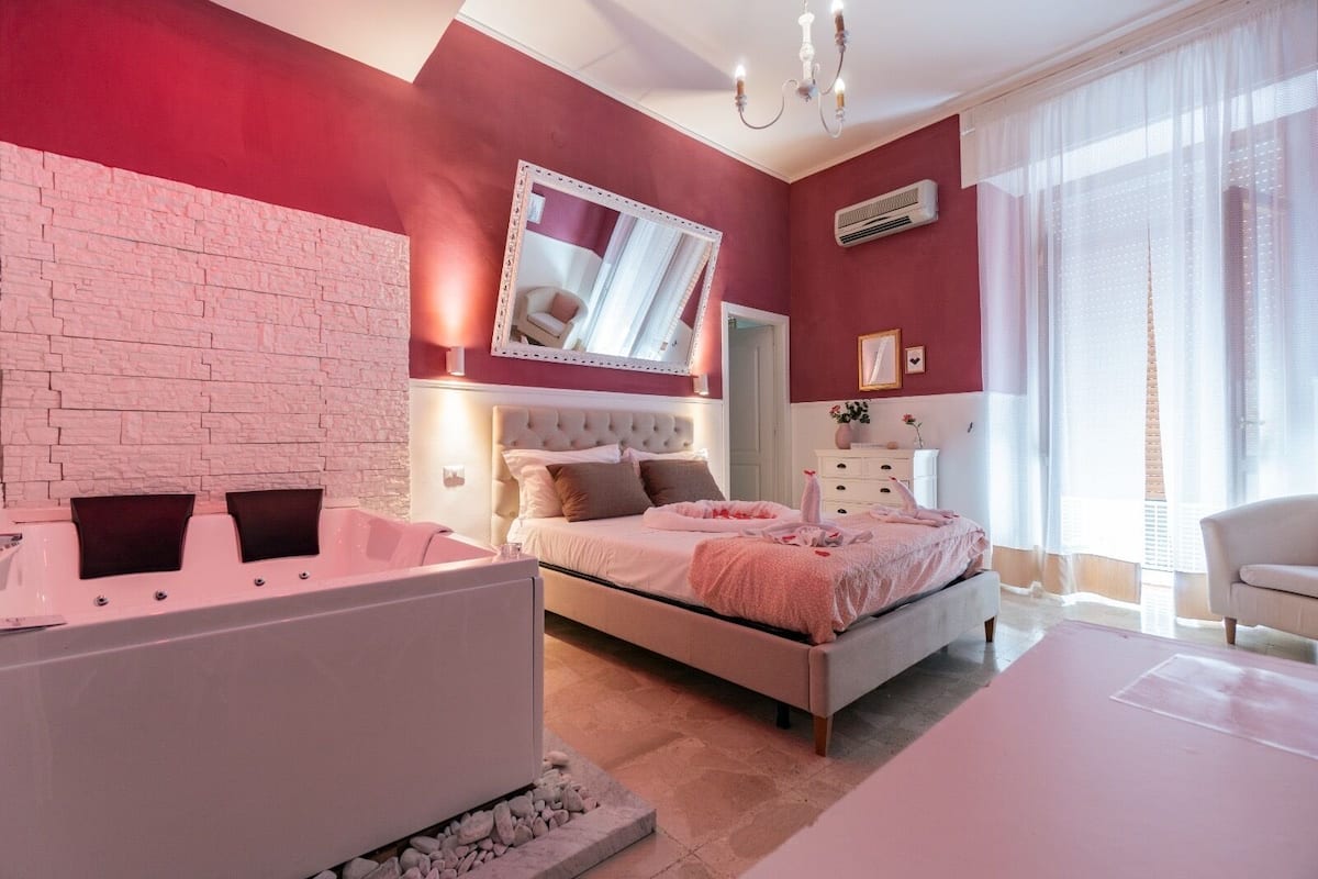 Deluxe Room | Egyptian cotton sheets, premium bedding, down comforters