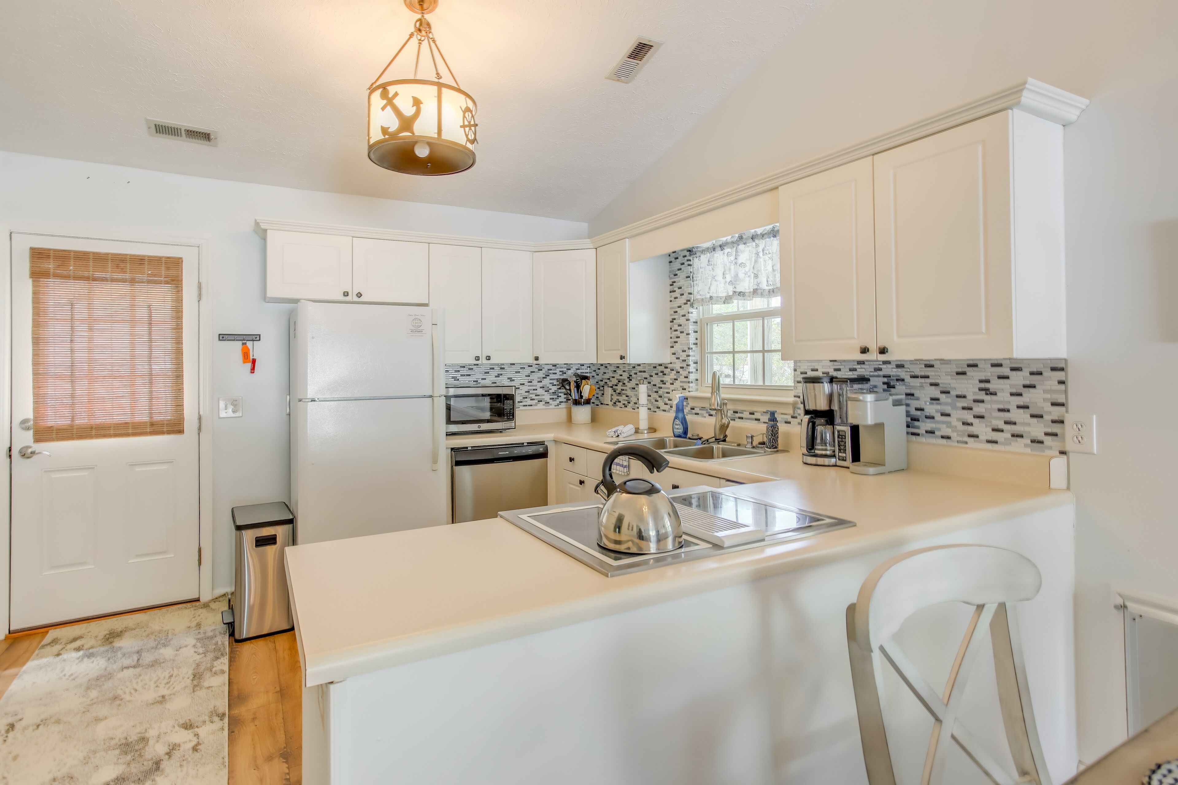 Charming Oak Island Home 1 Mi to Beach!