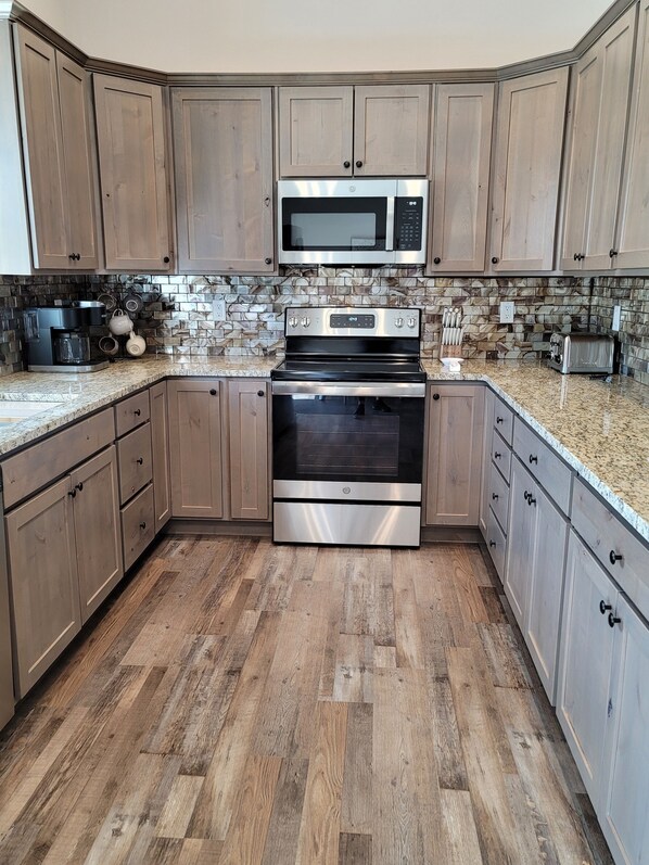 Fridge, microwave, oven, stovetop - Golf Course Home (Pueblo West)