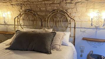 Luxury House | 2 bedrooms, desk, free WiFi, bed sheets