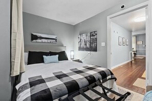 2 soverom, skrivebord, strykejern/-brett og wi-fi (inkludert)