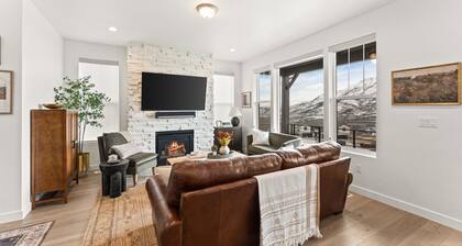 Large, hot tub, mtn. views, 2 car garage, 5 minutes to Deer Valley East