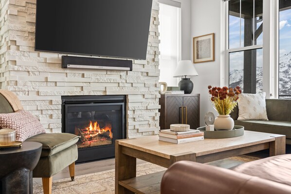 Smart TV, fireplace, ping pong, books