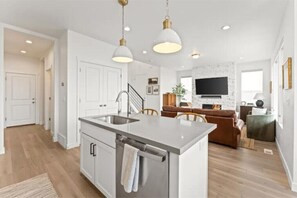 Interior - Large, hot tub, mtn. views, 2 car garage, e-bikes included! 3D Tour and Vid (Heber City)