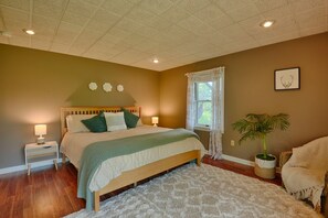 5 bedrooms, desk, iron/ironing board, free WiFi - Hilltop Retreat & Spa JAN/FEB Discounted (Tully)