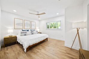 4 bedrooms, desk, iron/ironing board, travel crib