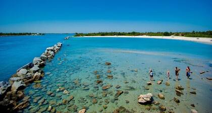 New Modern Waterfront Bungalow Retreat
+ Tropical Vibes + Fishing Paradise!