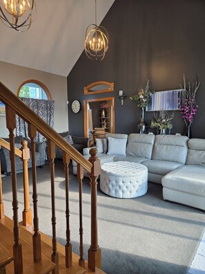 Smart TV, fireplace, books - Waterfront Beach Home With Attached In- Law Suite (Weymouth)