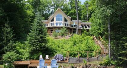 Miskwabi Lake House - Five Bedroom Cottage, Sleeps 10
