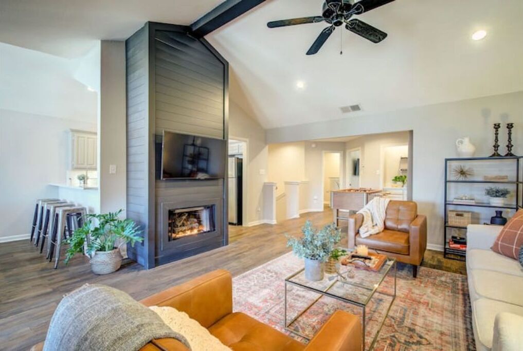 Mid-Century flair by the lake!