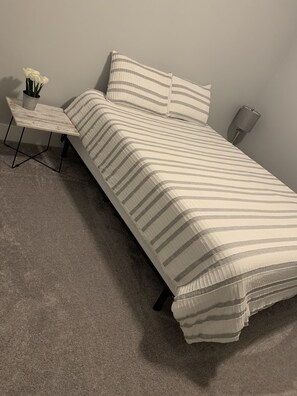 3 chambres, fer et planche Ă repasser, Wi-Fi, draps fournis