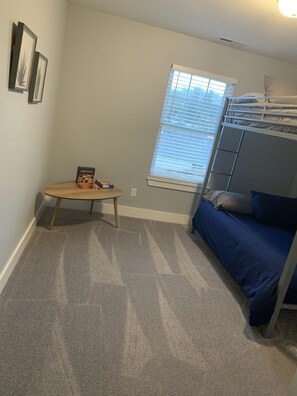 3 bedrooms, iron/ironing board, WiFi, bed sheets