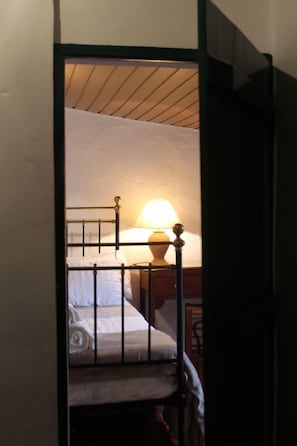 1 bedroom, bed sheets