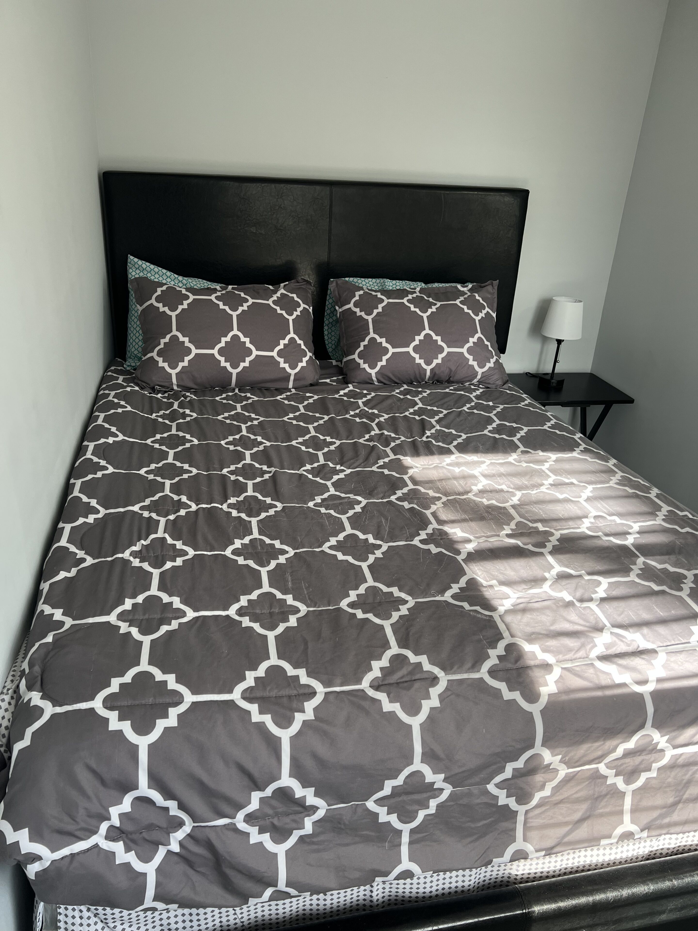 Private cozy level w/TV, 15 Min to ATL,Hawks Arena