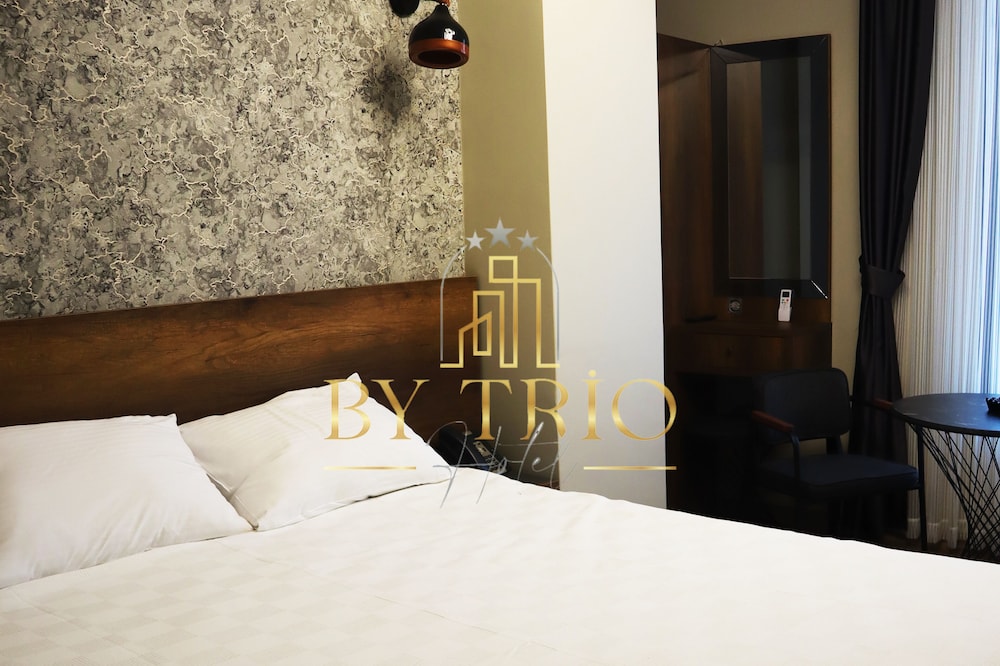 By Trio Hotel