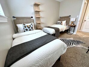 1 bedroom - Insta-Worthy w/ Game Room: 1 Mile From OU Campus (Norman)