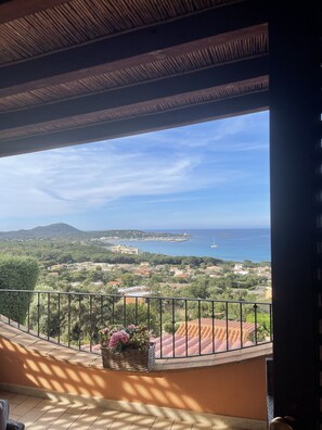 Property grounds - Independent Panoramic Villa with private garden at only 350mt far from the sea. (Campulongu)