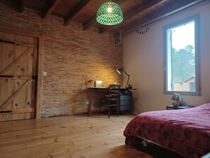 4 bedrooms, WiFi, bed sheets