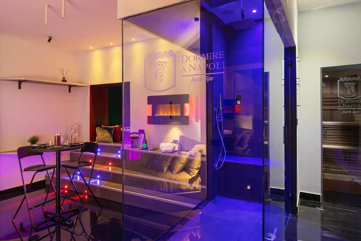 Kamar Deluks | Seprai premium, selimut bulu angsa, dan busa memori