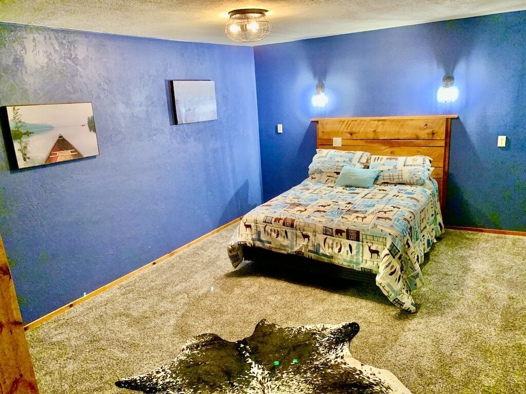 XL Cabin with Pool & Hot Tub Jacuzzi