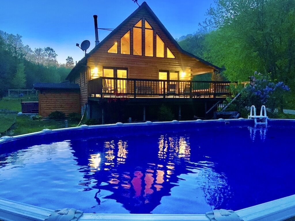 XL Cabin with Pool & Hot Tub Jacuzzi
