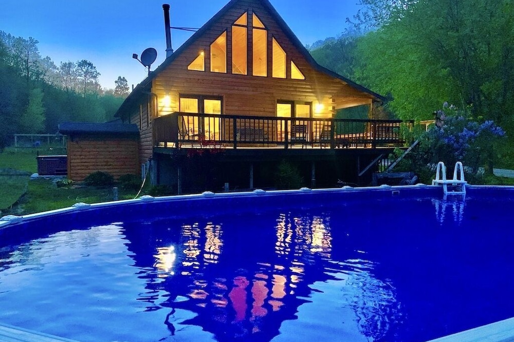 XL Cabin with Pool & Hot Tub Jacuzzi