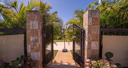 CASA CANAVERAL-TropicalPrivatePool-14Family-sized! Near Rafael Hernandez Airport
