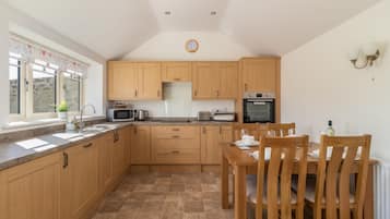 Cottage, 1 Bedroom | Private kitchen | Dining tables