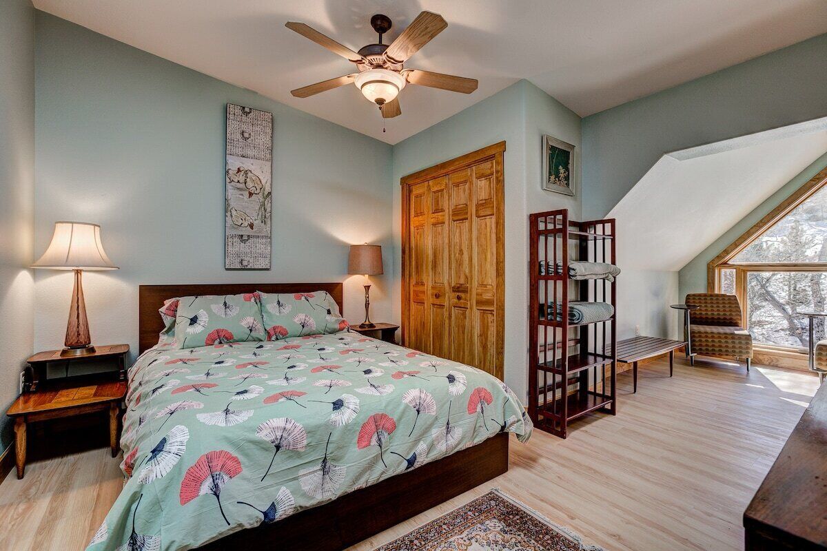 Elkhorn - Perfectly Located right in Downtown - River View