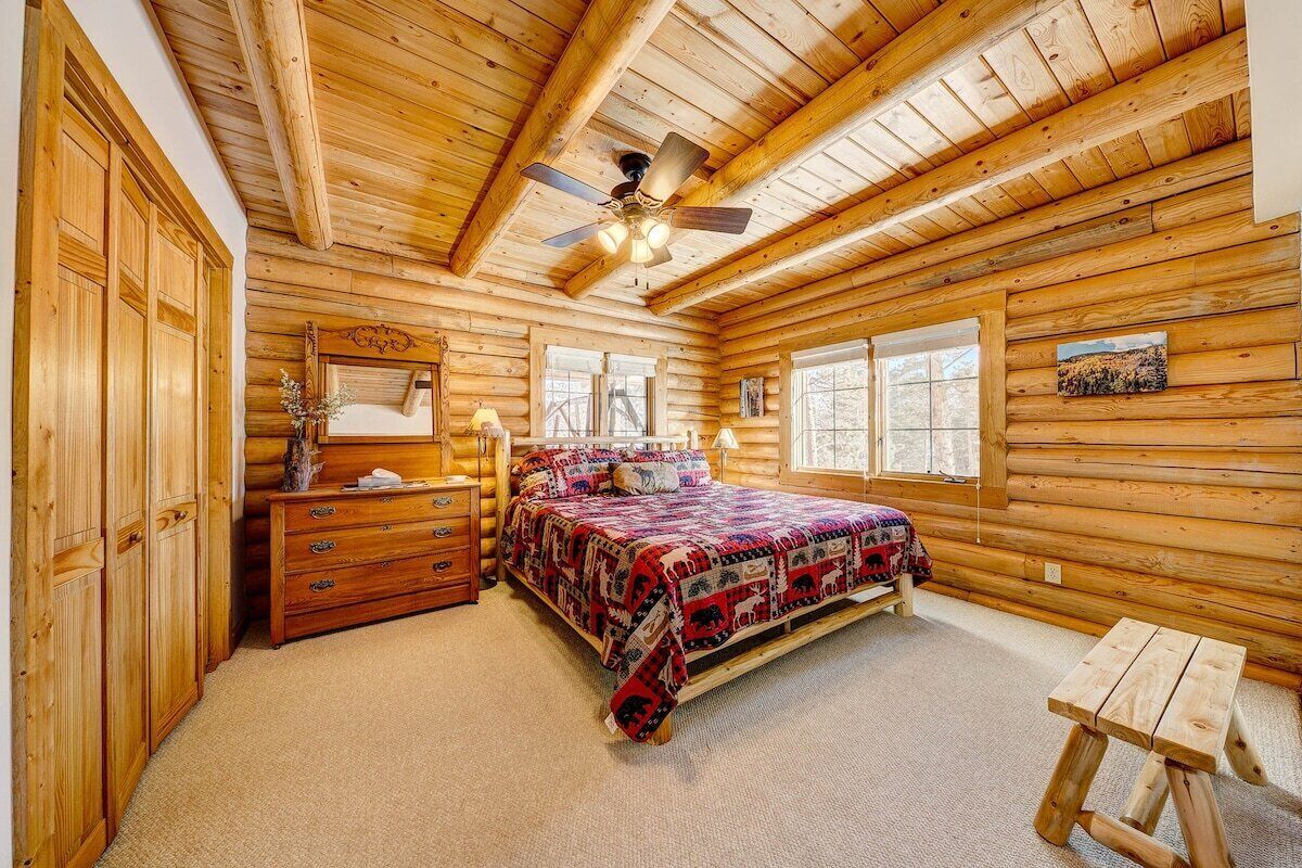 Moose Mountain Lodge, Secluded Log Home w/Beautiful Mountain Views