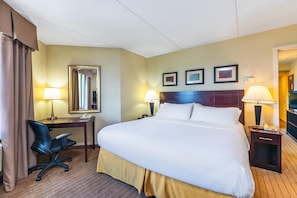 Suite, 1 King Bed with Sofa bed, Non Smoking