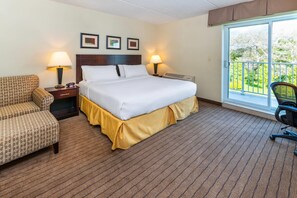 Desk, laptop workspace, blackout drapes, iron/ironing board - Comfort Inn & Suites (Kincardine)