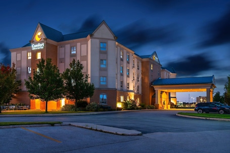 Exterior. Comfort Inn & Suites