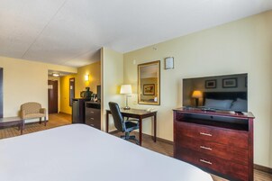 Standard Room, 1 King Bed with Sofa bed, Non Smoking | Desk, laptop workspace, blackout drapes, iron/ironing board