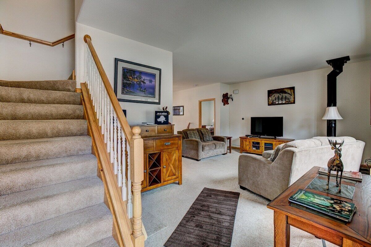 Silvertree - Mountain Views with Hot Tub - Sleeps 10!