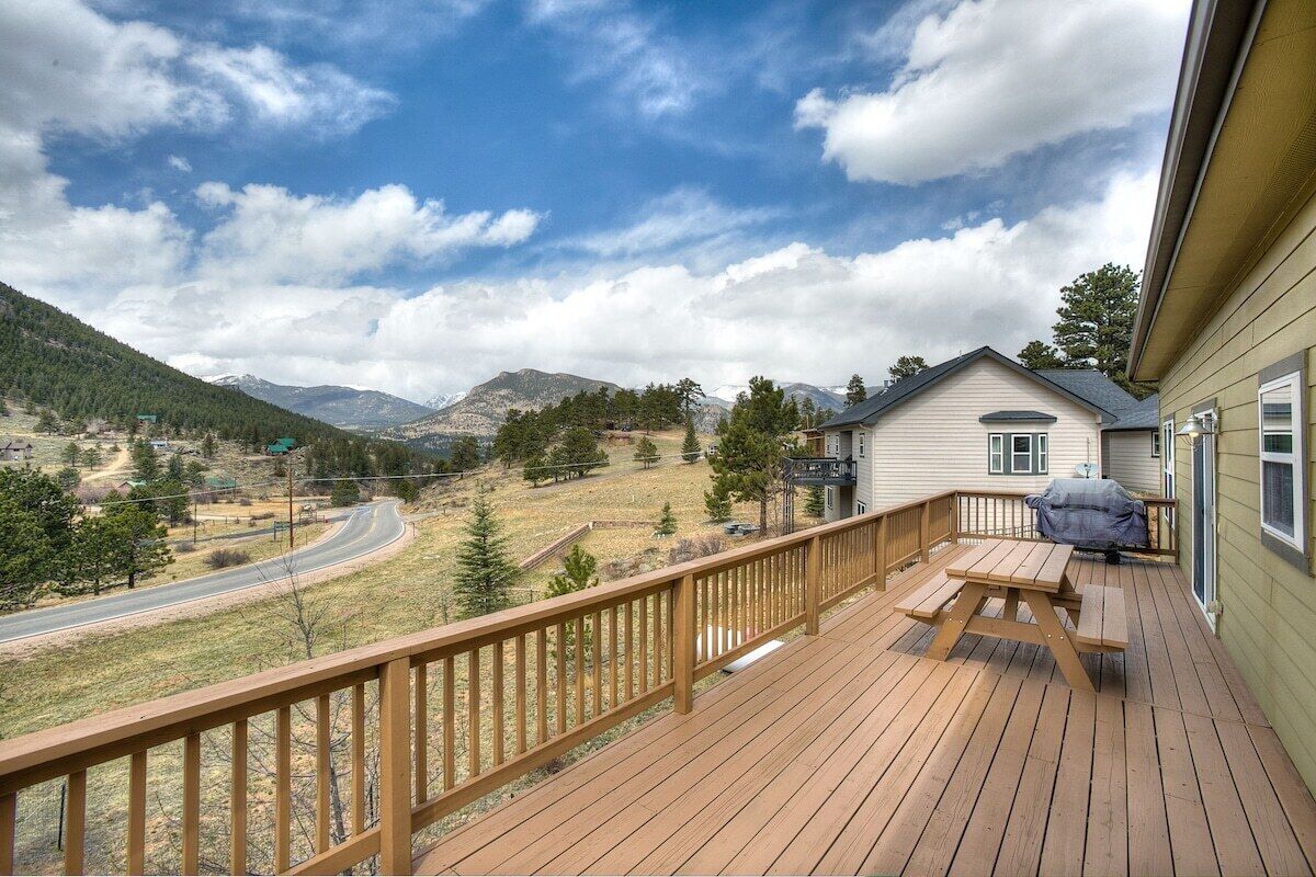 Silvertree - Mountain Views with Hot Tub - Sleeps 10!