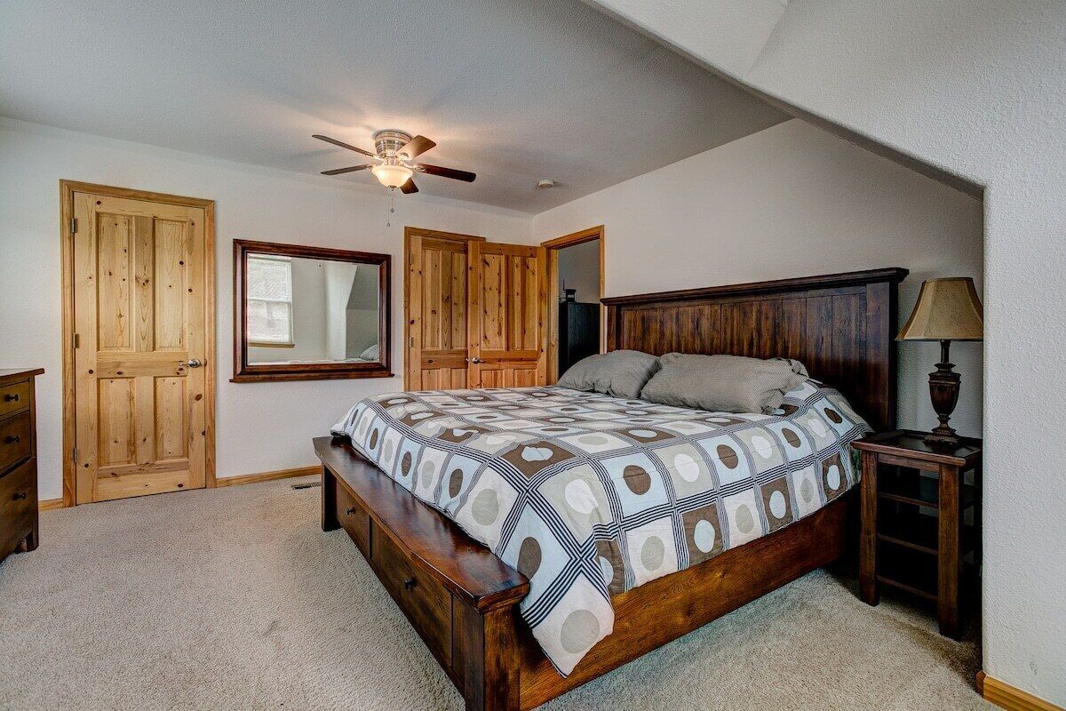 Silvertree - Mountain Views with Hot Tub - Sleeps 10!