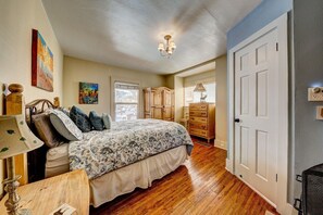 4 soverom, strykejern/-brett, reiseseng for barn og wi-fi (inkludert)