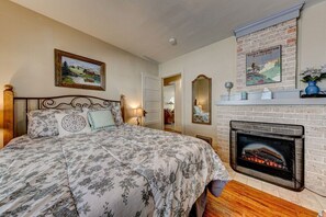 4 bedrooms, iron/ironing board, travel cot, free WiFi - Stone's Throw - A Downtown Estes Park getaway (Estes Park)